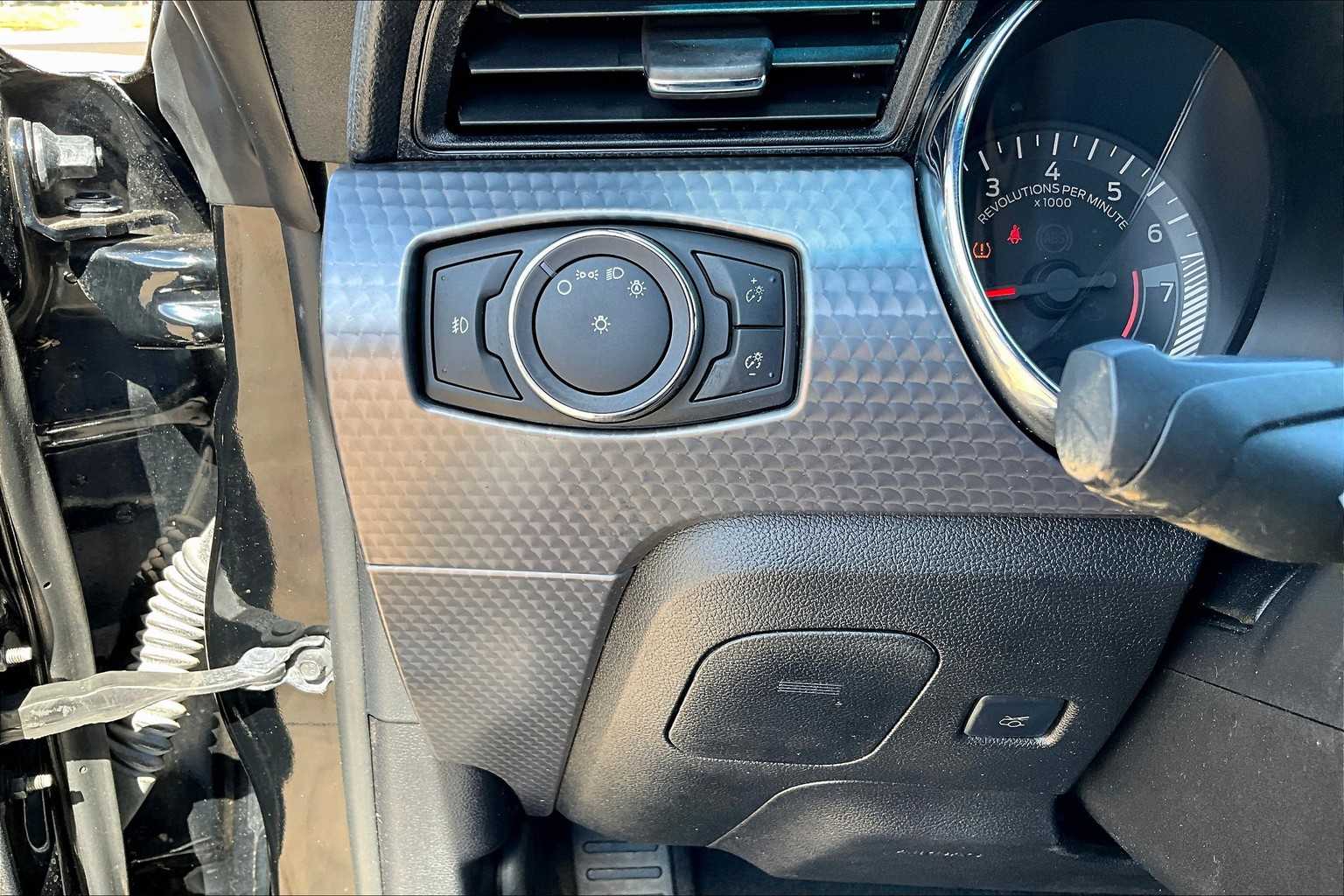 2015 Ford Mustang EcoBoost Premium photo 29
