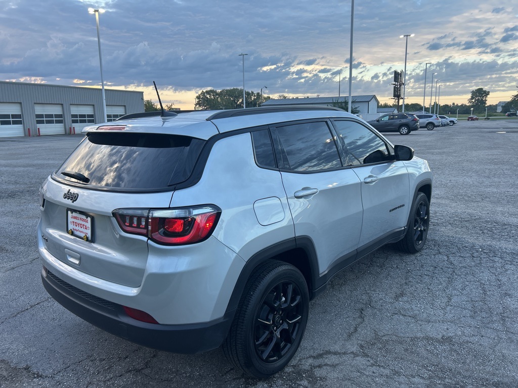 2025 Jeep Compass Latitude photo 3