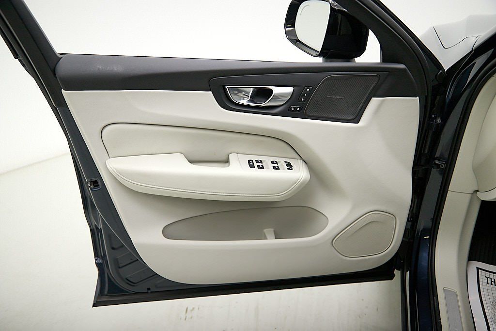 2024 VOLVO XC60 - Image 9