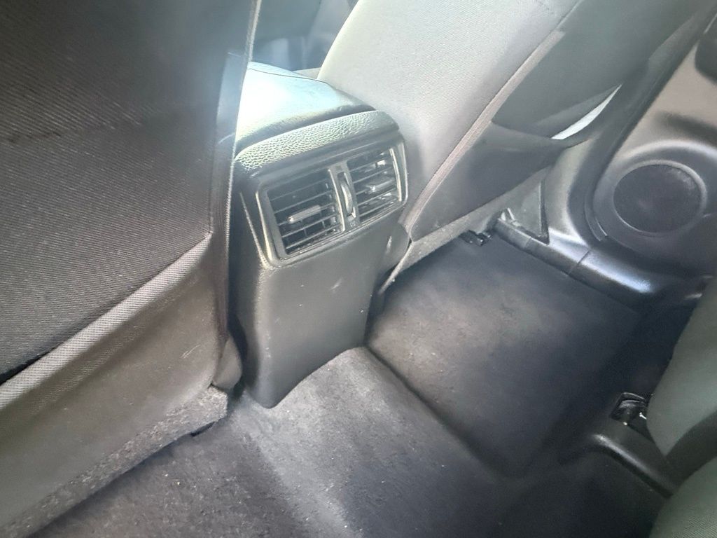 2020 Nissan Rogue SV photo 22
