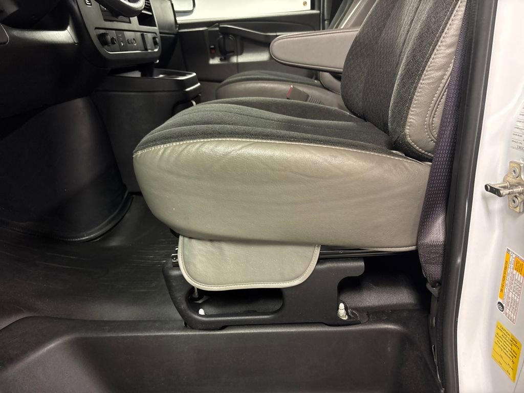 2023 Gmc Savana Cargo 2500 photo 19