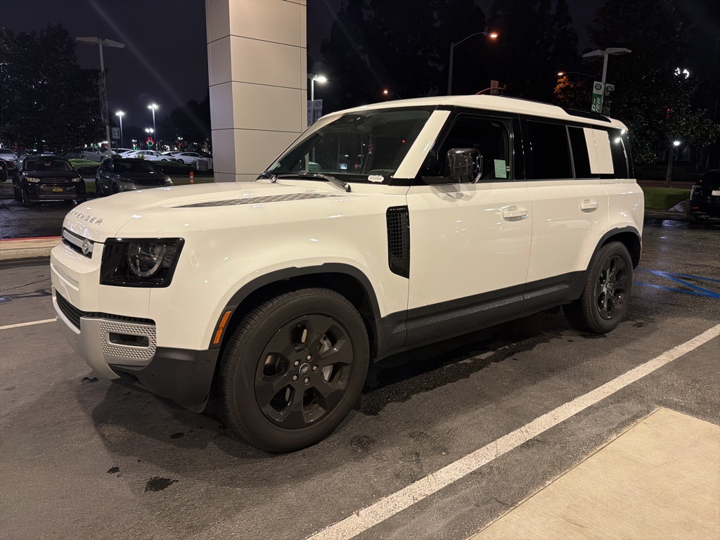 2025 Land Rover Defender S's photo