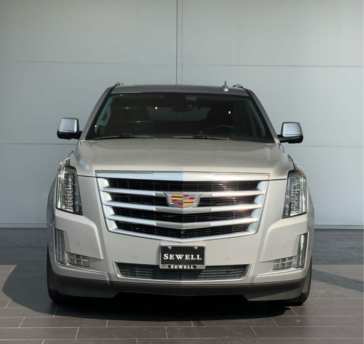 2018 Cadillac Escalade Luxury photo 2