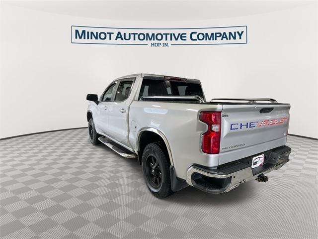 2021 Chevrolet Silverado 1500 LT photo 2