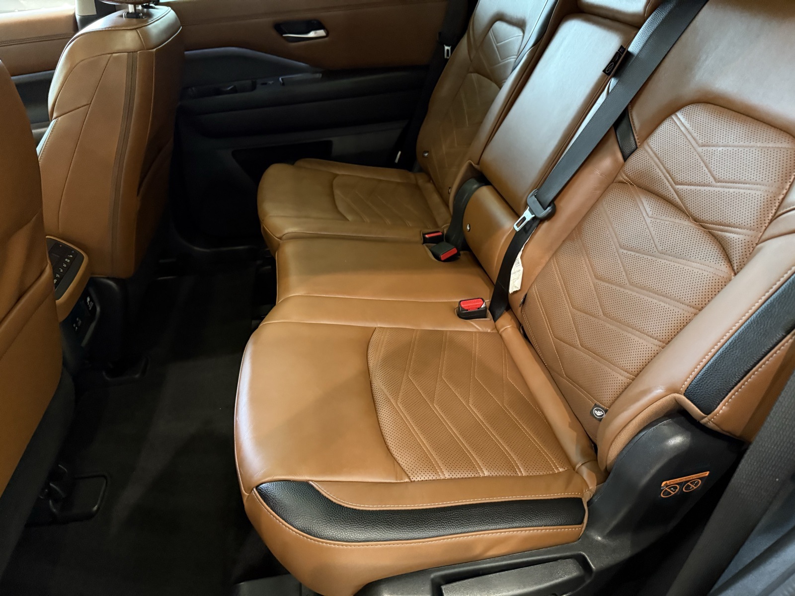 2023 Nissan Pathfinder Platinum photo 25