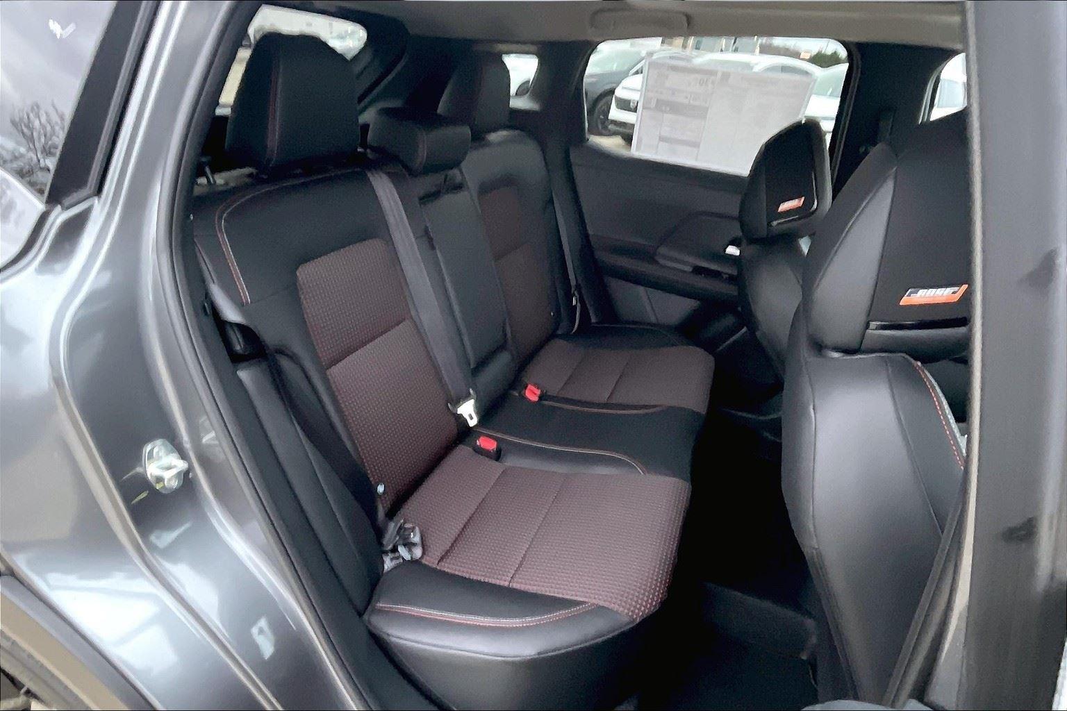 2025 Nissan Kicks SR photo 8