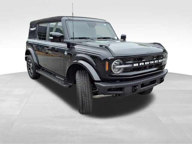 2024 Ford Bronco Outer Banks photo 8