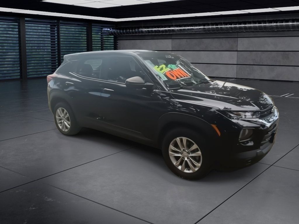 2023 Chevrolet Trailblazer LS photo 2