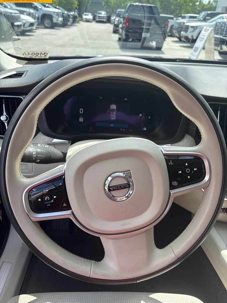 2022 Volvo XC60 B5 Inscription photo 30