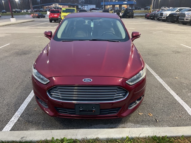 2016 Ford Fusion SE photo 2