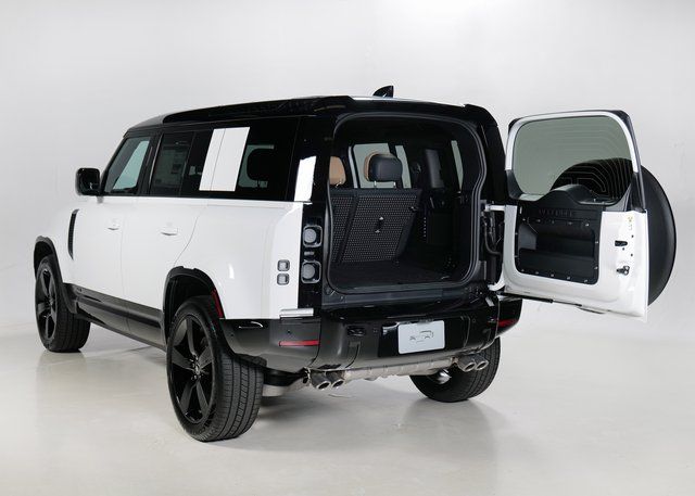 2025 Land Rover Defender 110 V8 photo 21