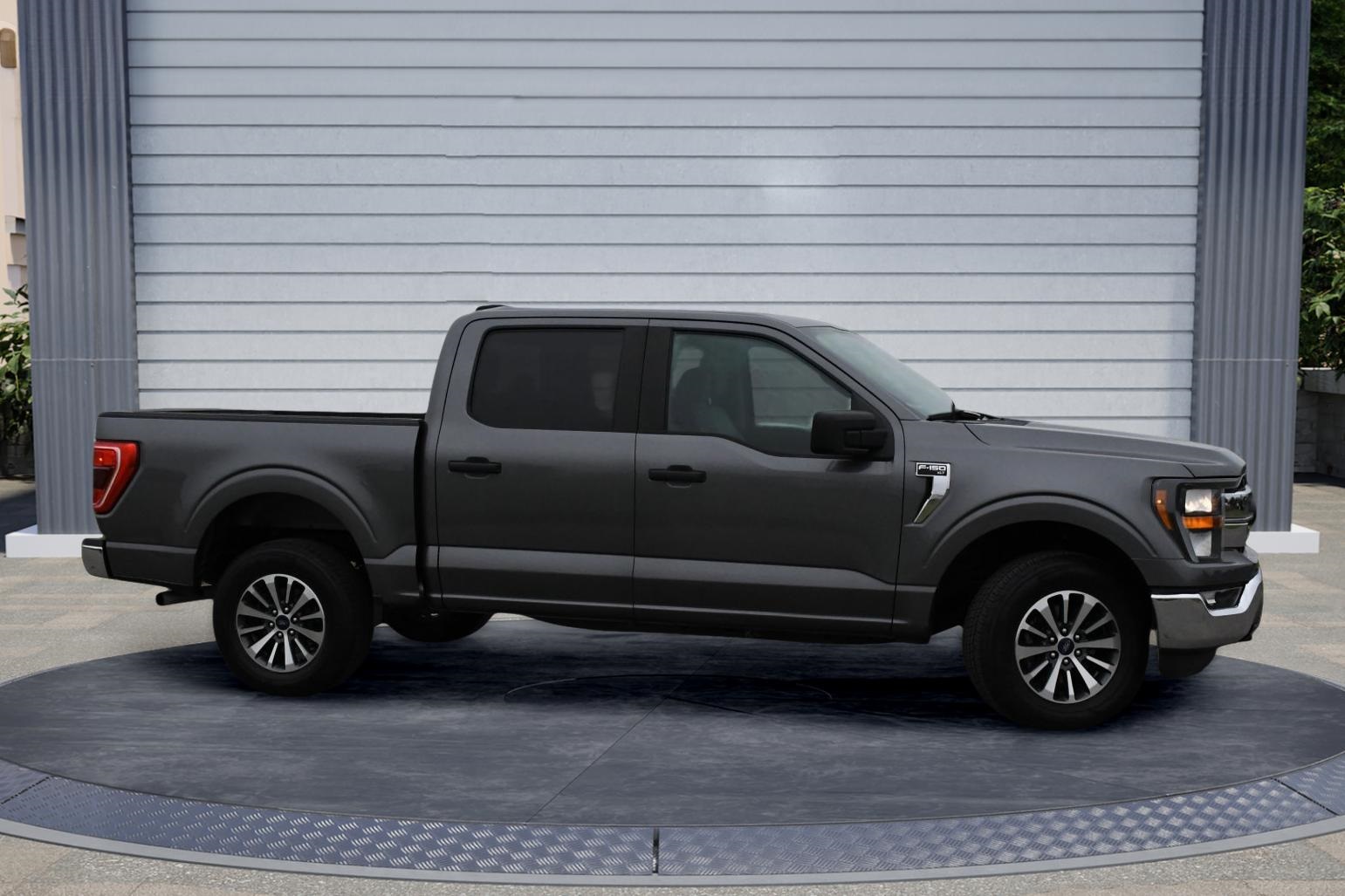 2023 Ford F-150 XLT photo 3