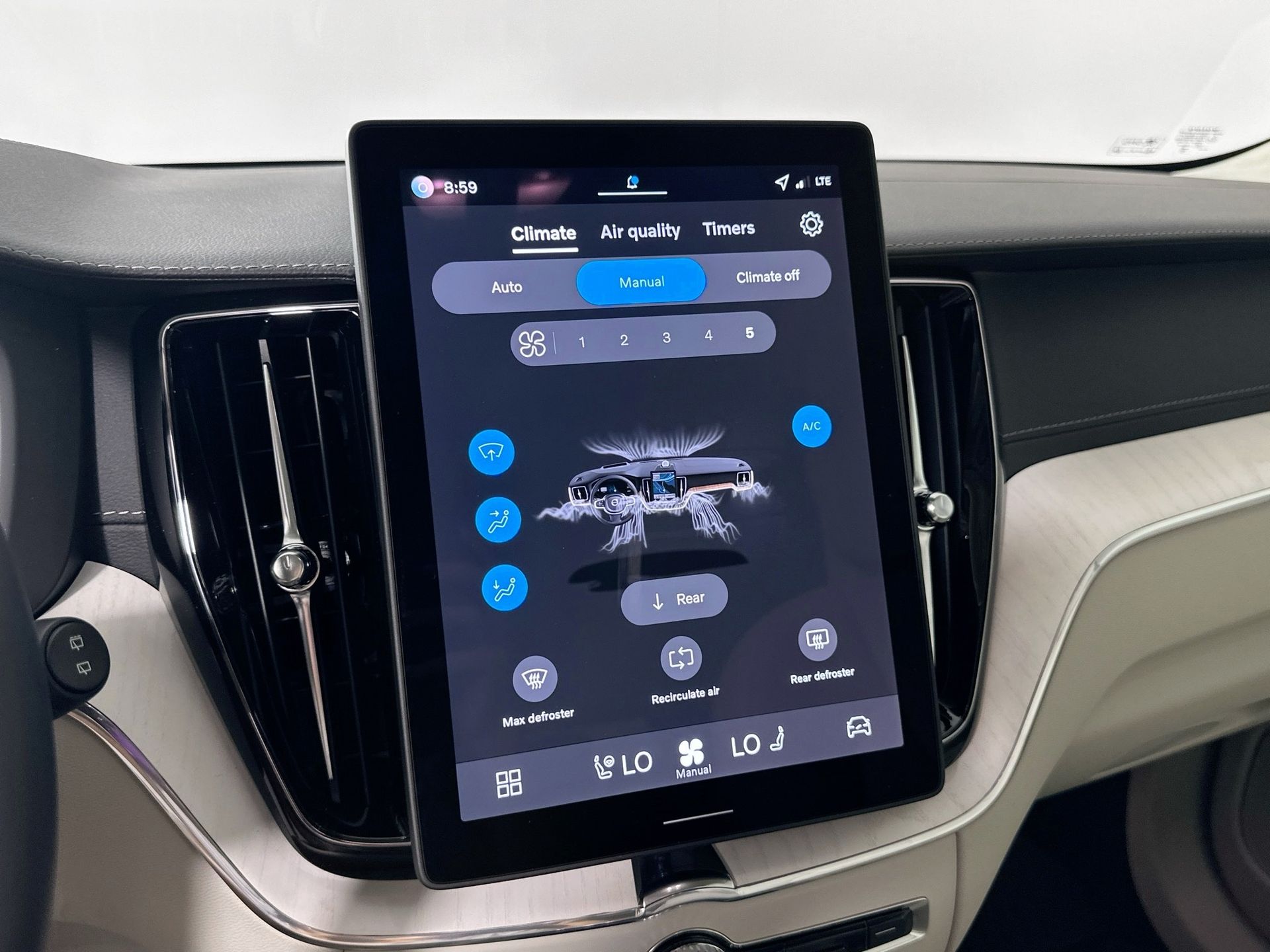 2026 Volvo XC60 B5 photo 13