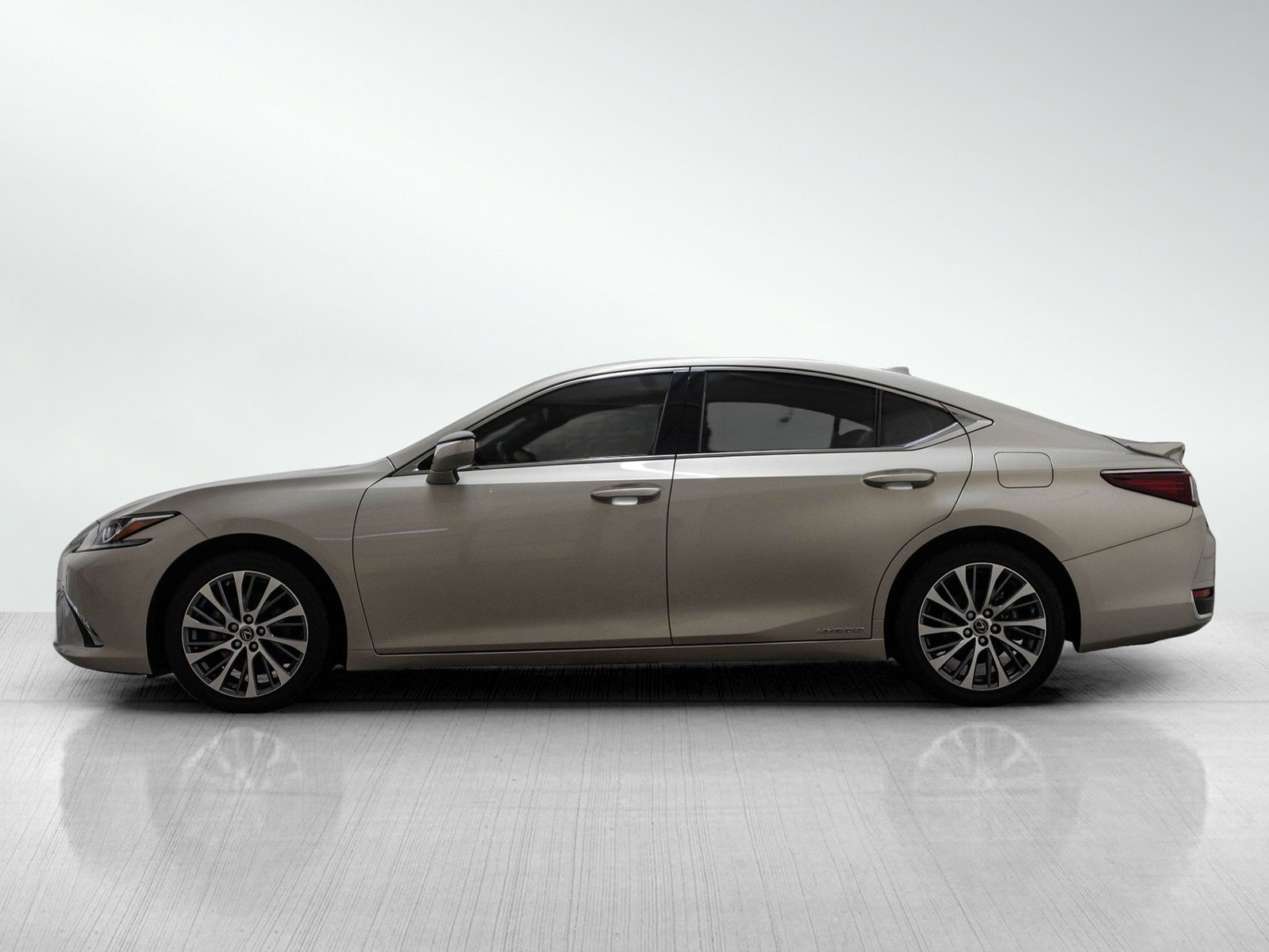 2019 Lexus ES 300h photo 3