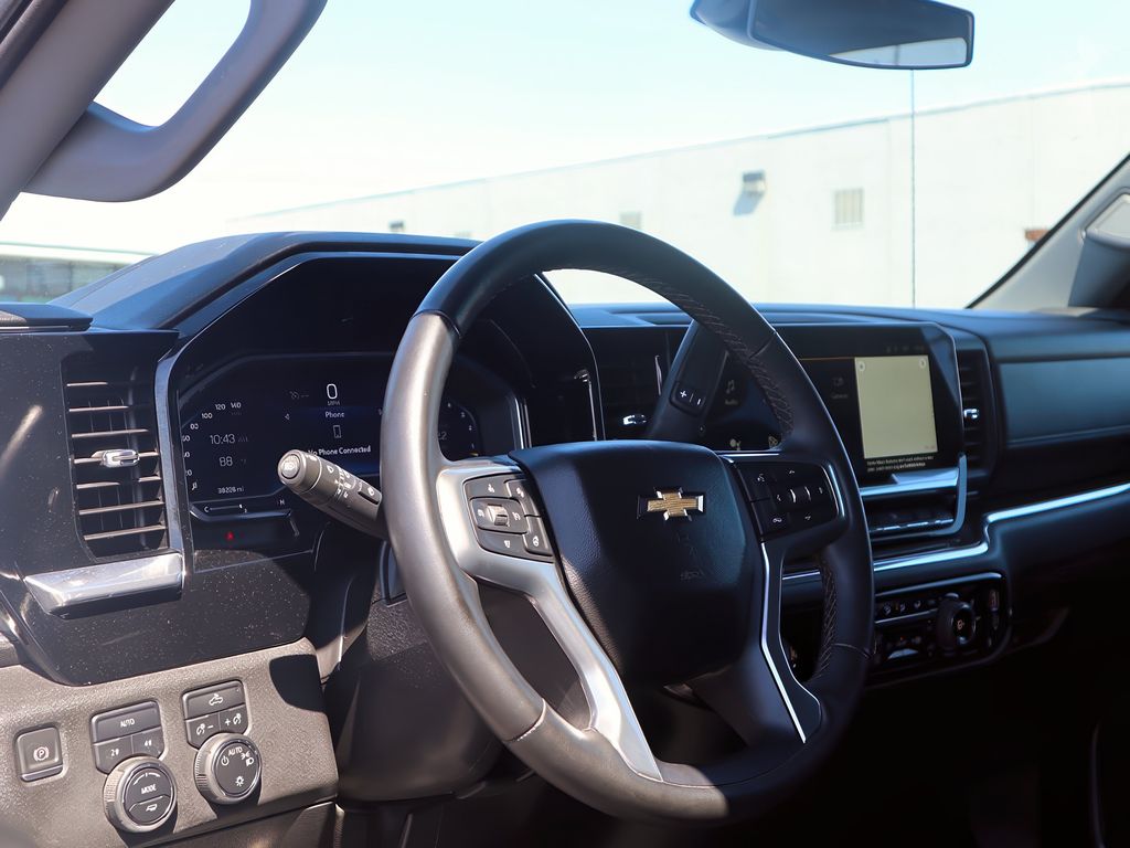 2023 Chevrolet Silverado 1500 LT photo 12