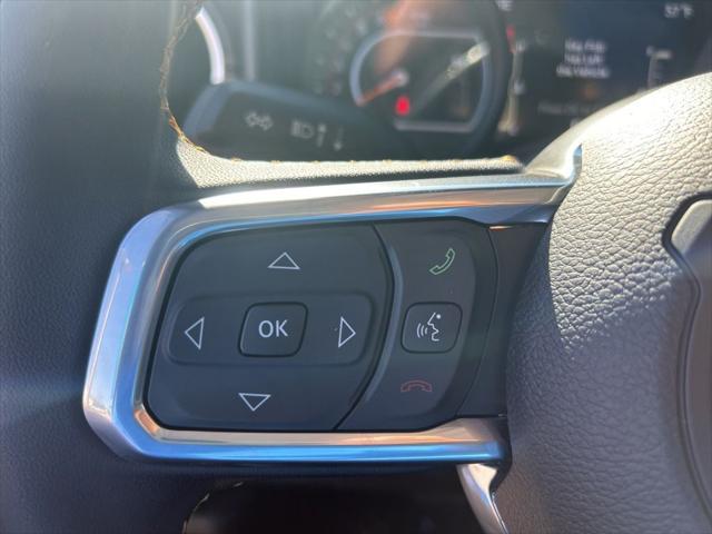 2025 Jeep Wrangler Sahara photo 36