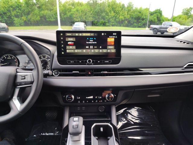 2025 Mitsubishi Outlander ES photo 15