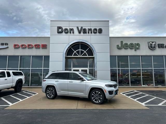 2024 Jeep Grand Cherokee Overland 4xe's photo