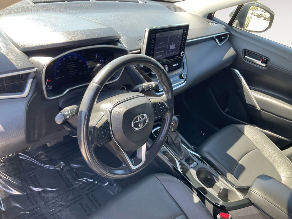 2022 Toyota Corolla Cross XLE photo 12