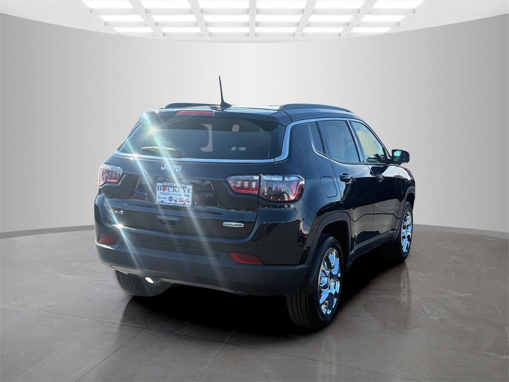 2023 Jeep Compass Latitude Lux photo 3