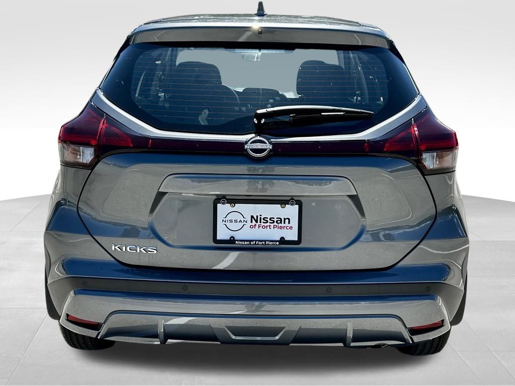 2025 Nissan Kicks Play S photo 4