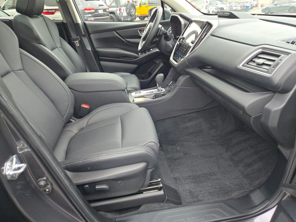 2025 Subaru Ascent Limited photo 4