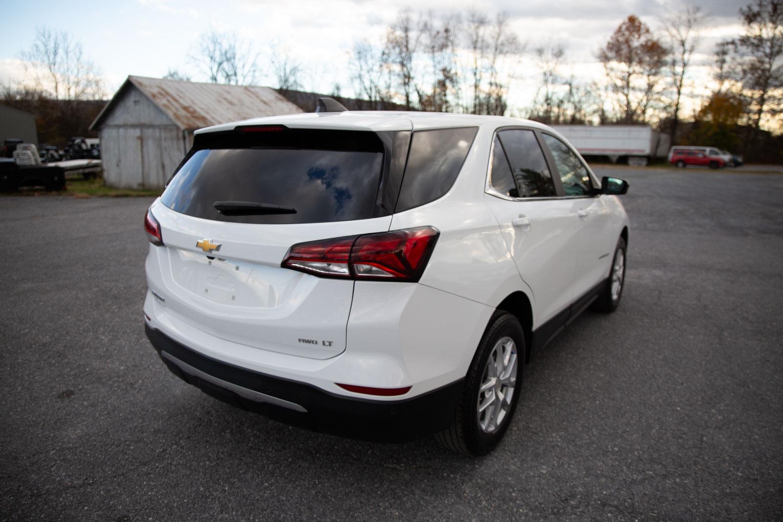 2023 Chevrolet Equinox LT photo 3