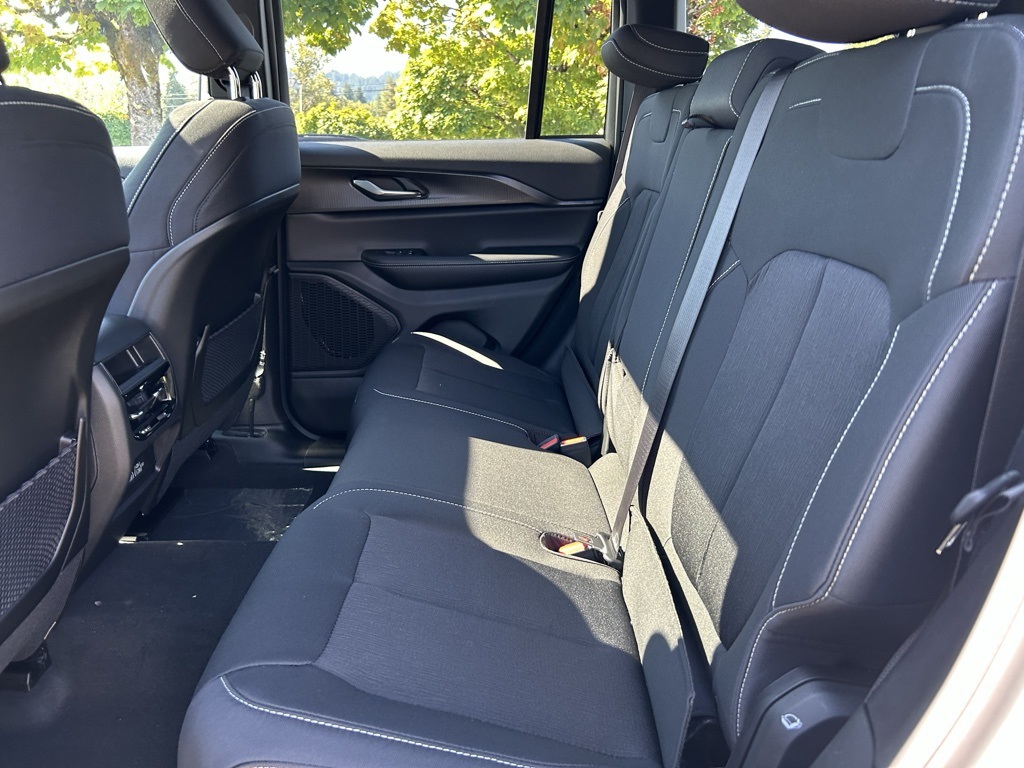 2025 Jeep Grand Cherokee Laredo X photo 25
