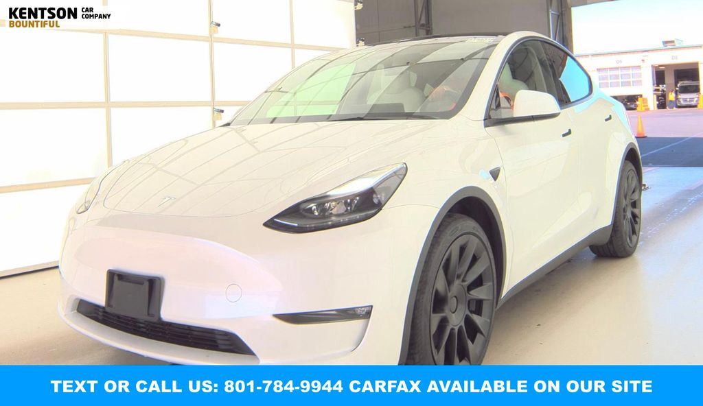 2025 Tesla Model Y Long Range's photo