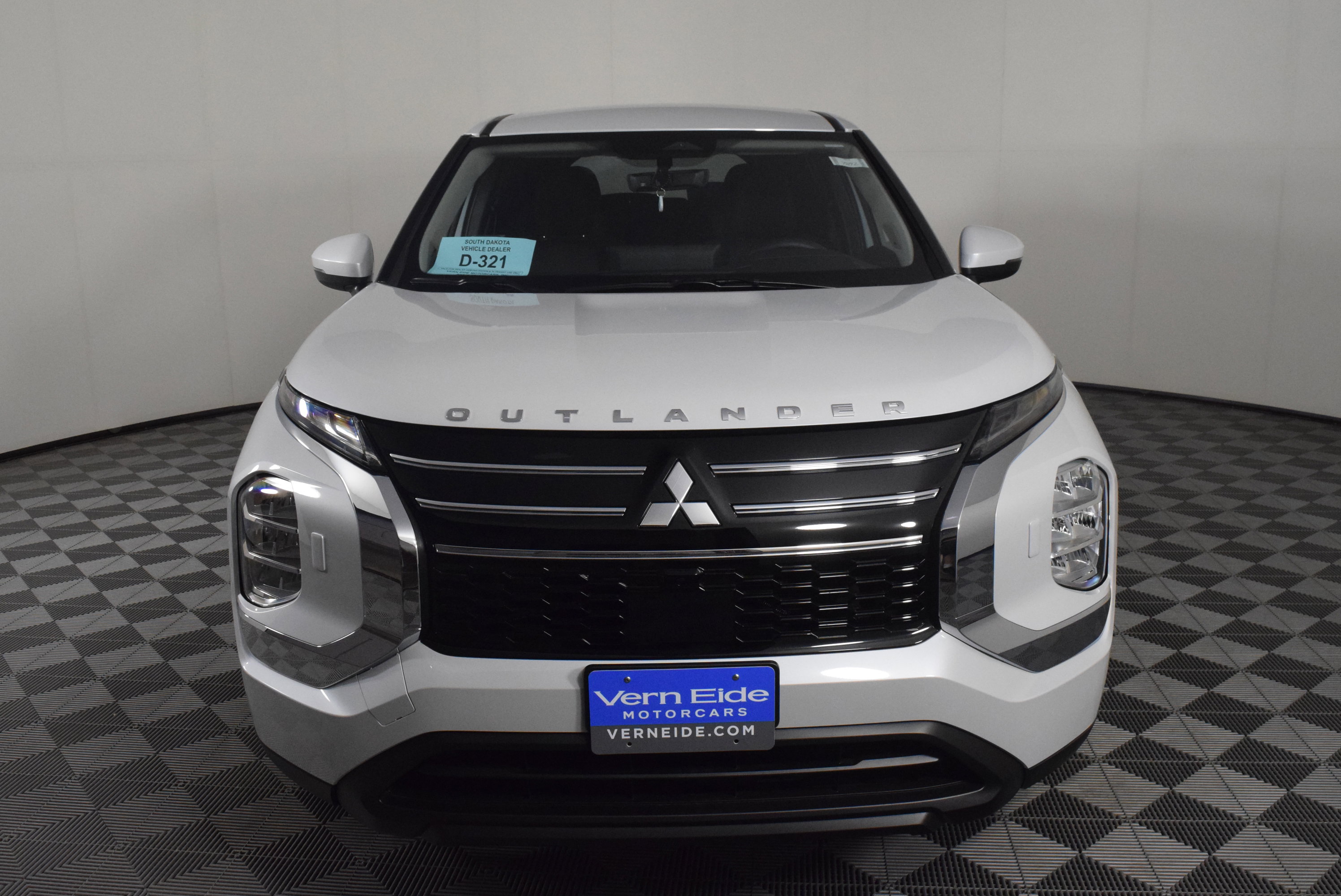 2025 Mitsubishi Outlander ES photo 3