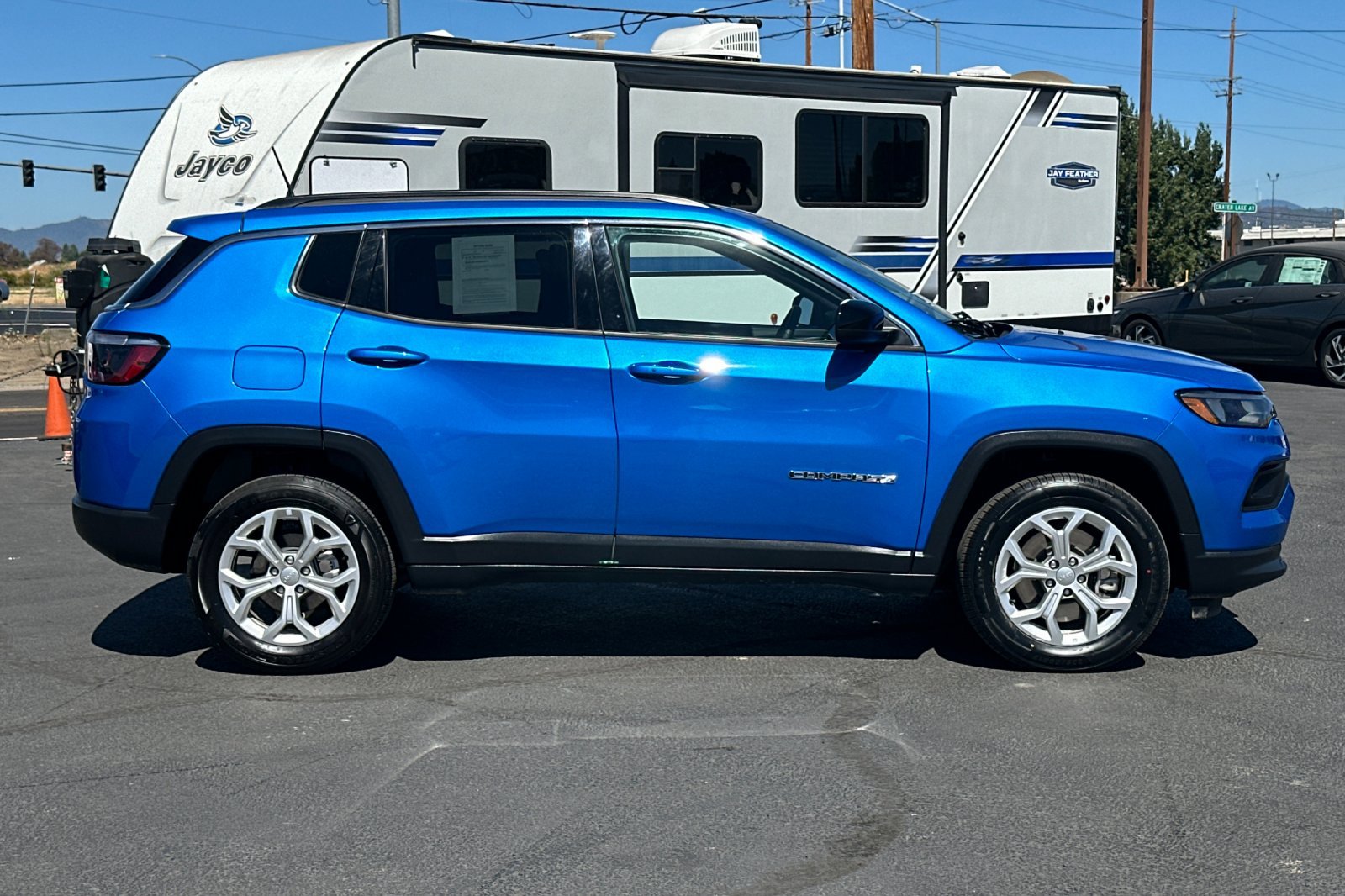 2024 Jeep Compass Latitude photo 3