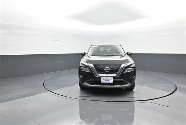 2021 Nissan Rogue SV photo 2