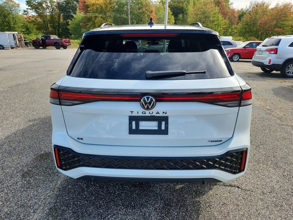 2025 Volkswagen Tiguan SE R-Line Black photo 5