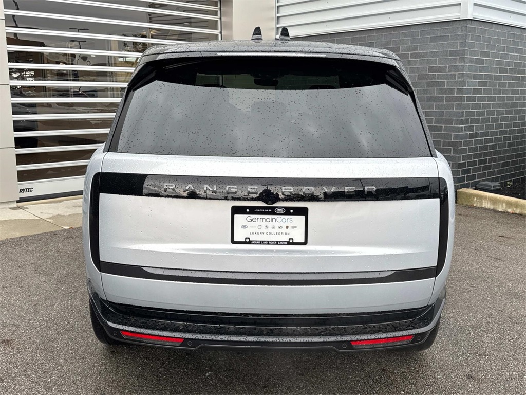 2025 Land Rover Range Rover SE photo 5