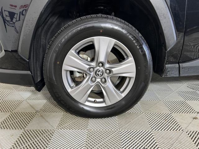 2024 Toyota RAV4 XLE photo 19