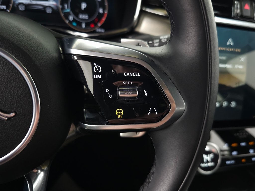 2025 JAGUAR F-PACE - Image 19