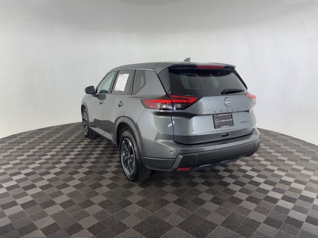 2024 Nissan Rogue SV photo 3