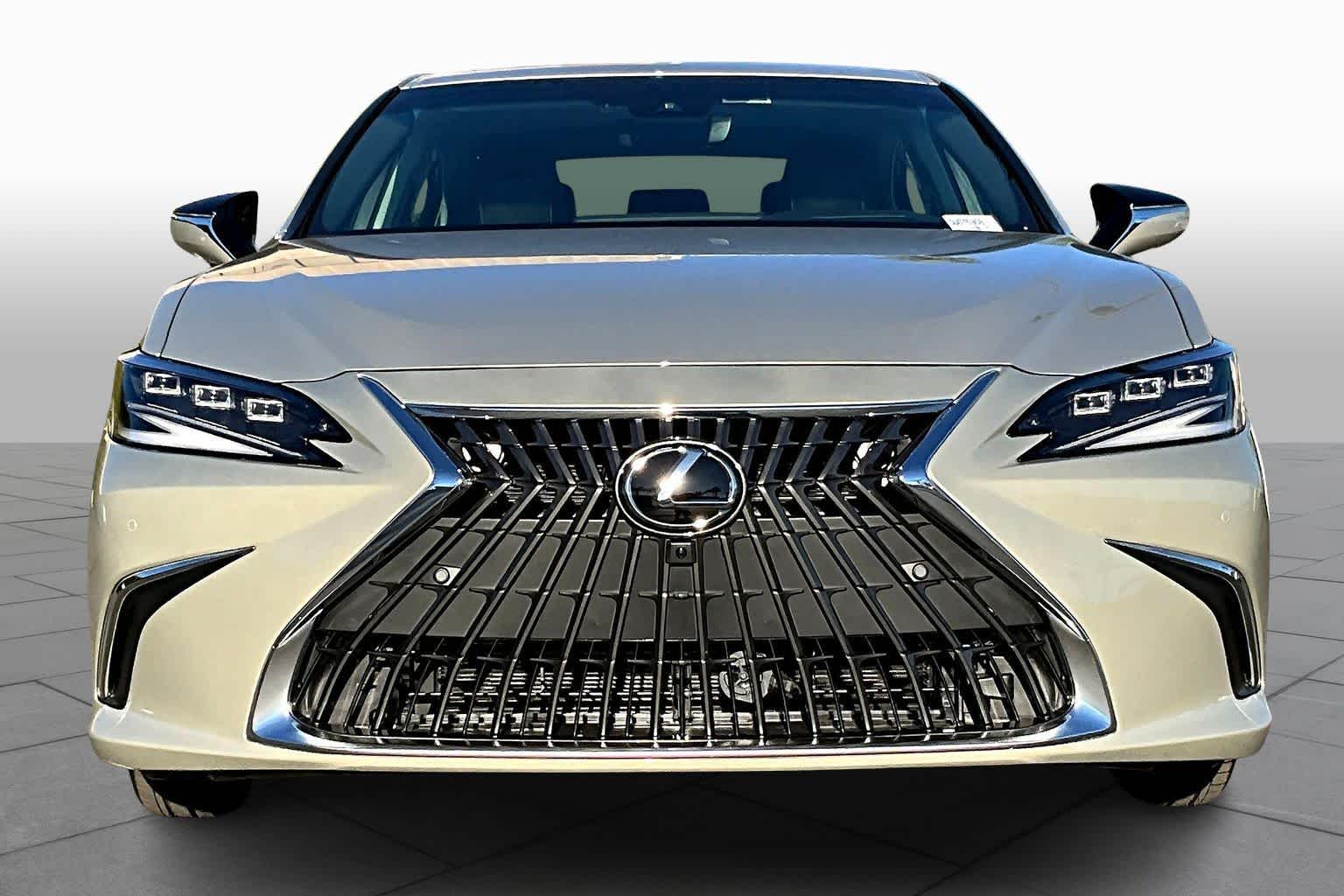 2025 Lexus ES 300h Luxury photo 3