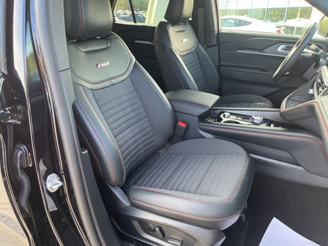 2025 Ford Explorer ST-Line photo 14