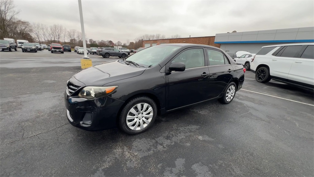 2013 Toyota Corolla LE photo 4