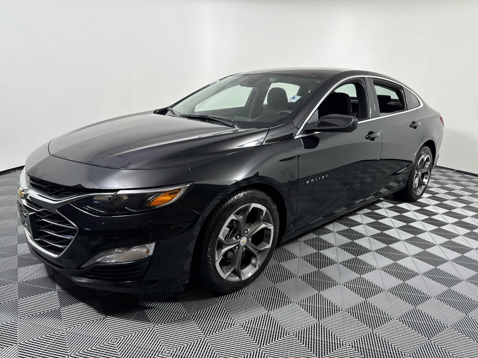 2023 Chevrolet Malibu 1LT photo 2
