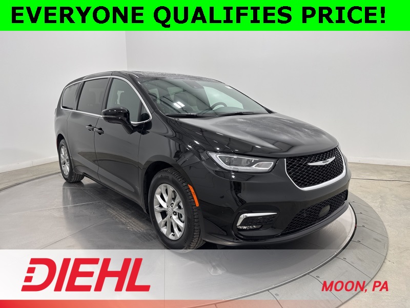 2026 Chrysler Pacifica Limited's photo