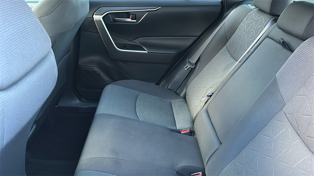 2023 Toyota RAV4 XLE photo 24