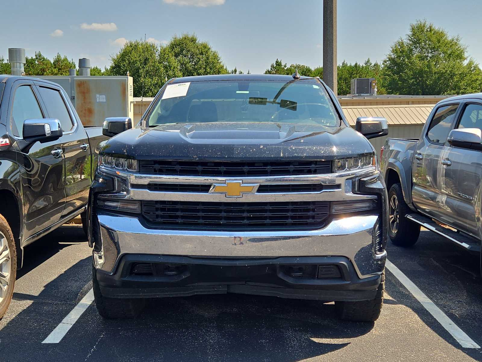 2020 Chevrolet Silverado 1500 LT photo 2