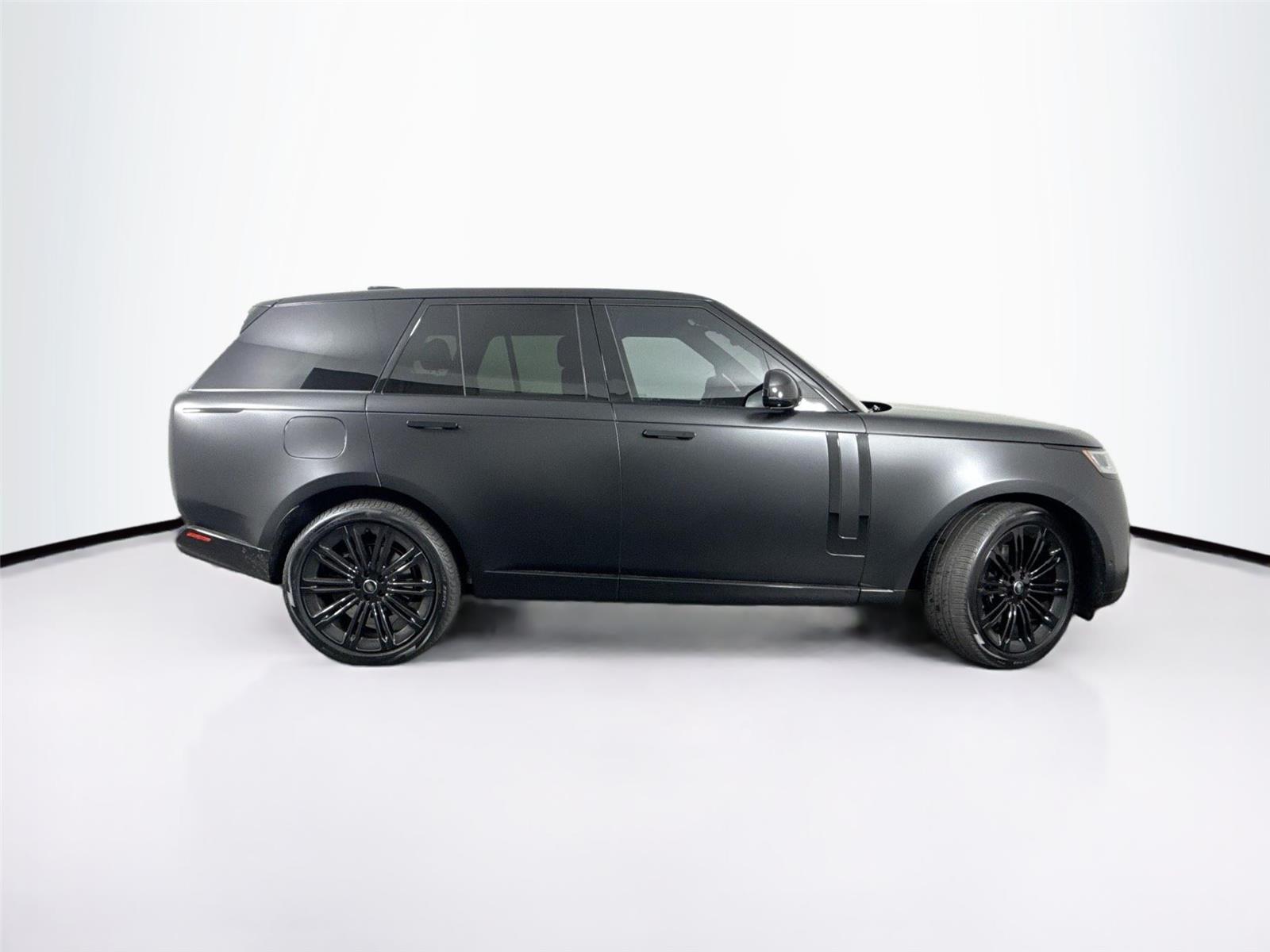 2023 Land Rover Range Rover SE photo 5
