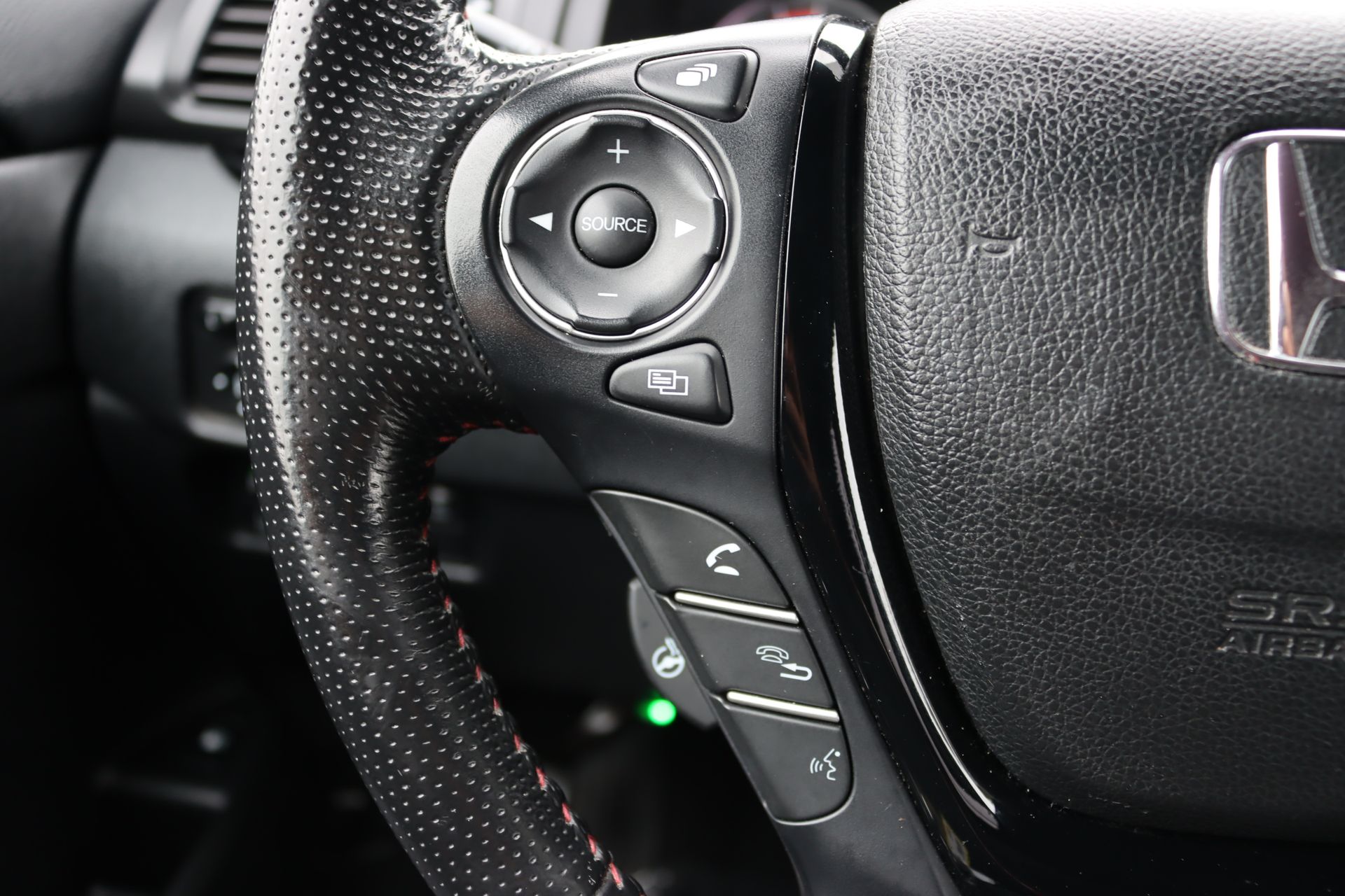 2021 Honda Ridgeline Black Edition photo 8