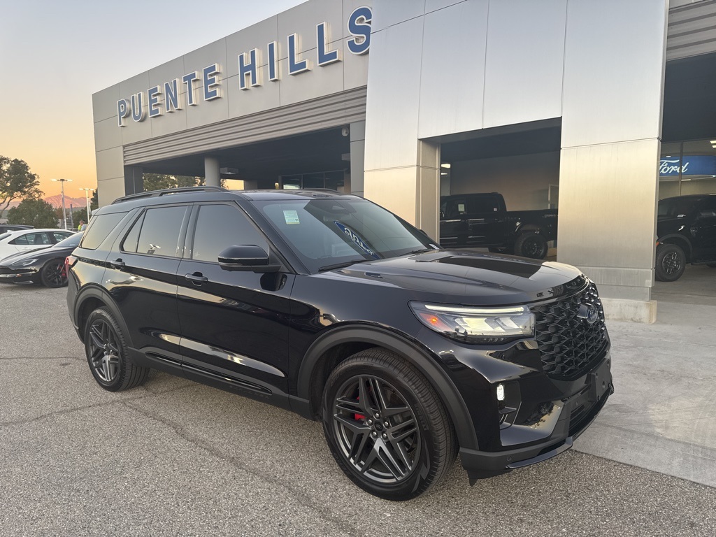 2025 Ford Explorer ST's photo