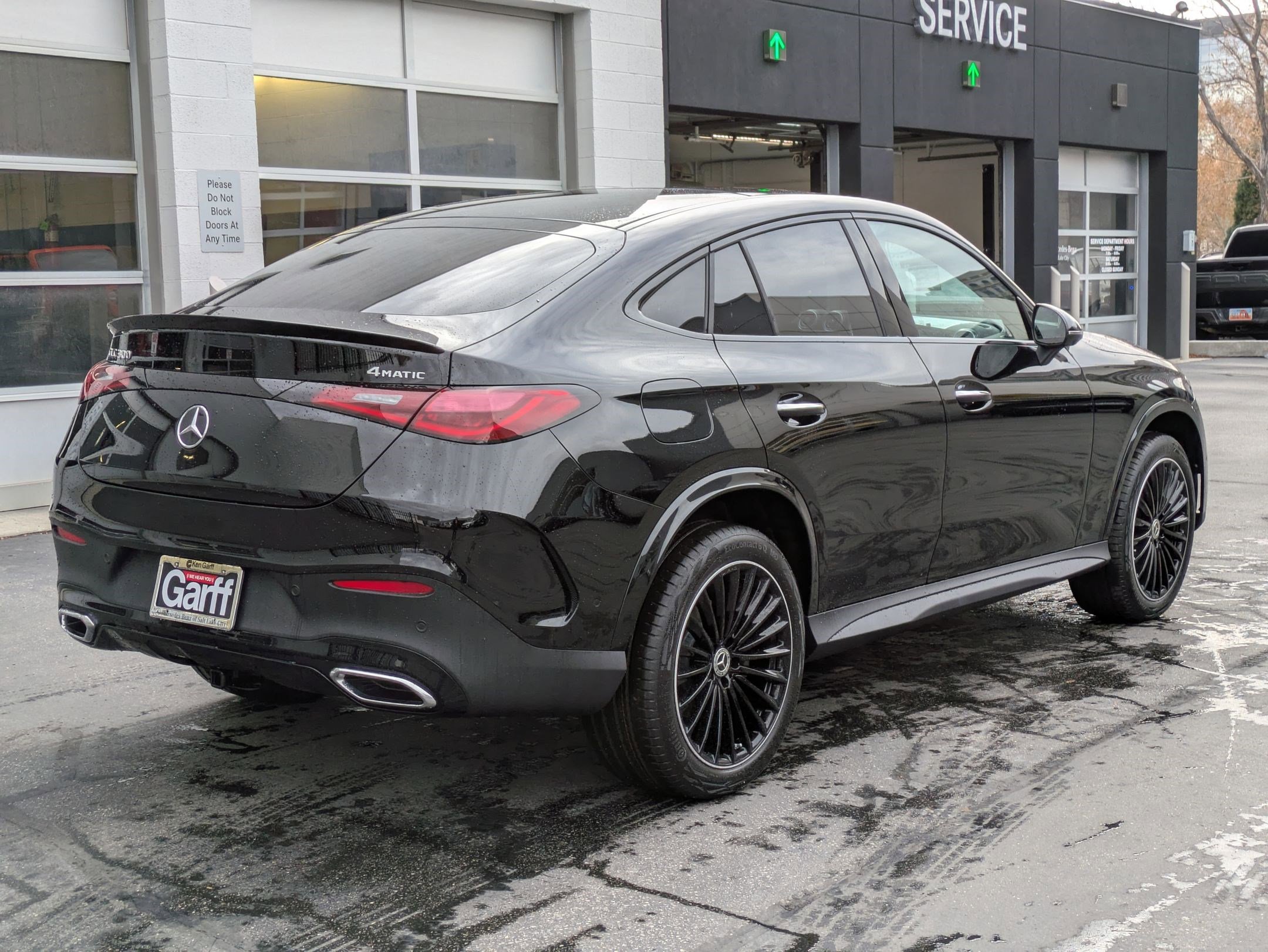 2025 Mercedes Benz GLC 300 4MATIC photo 3