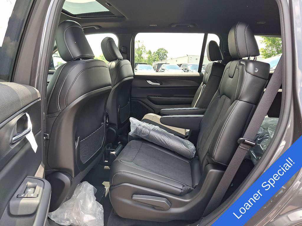 2025 Jeep Grand Cherokee Altitude X photo 3