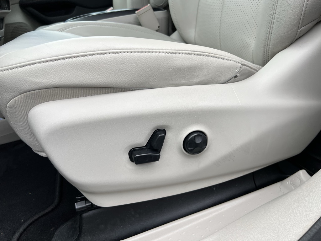 2017 Chrysler Pacifica Touring Plus photo 12